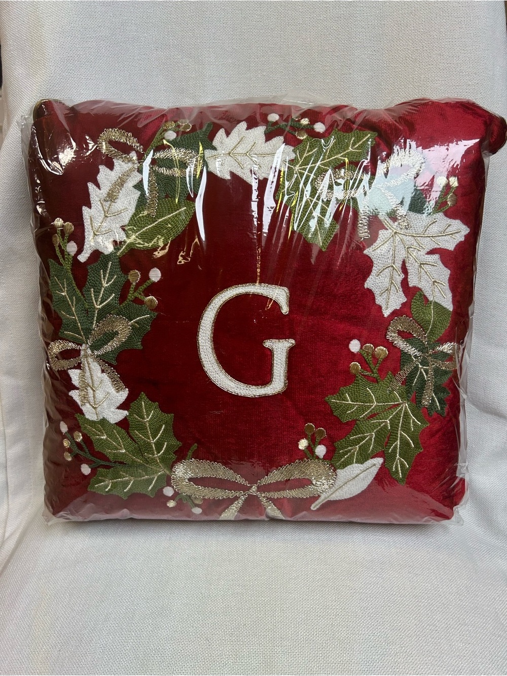✨BNIB LUXURY VELVET HOLiDAY MONOGRAM “G” PILLOW✨